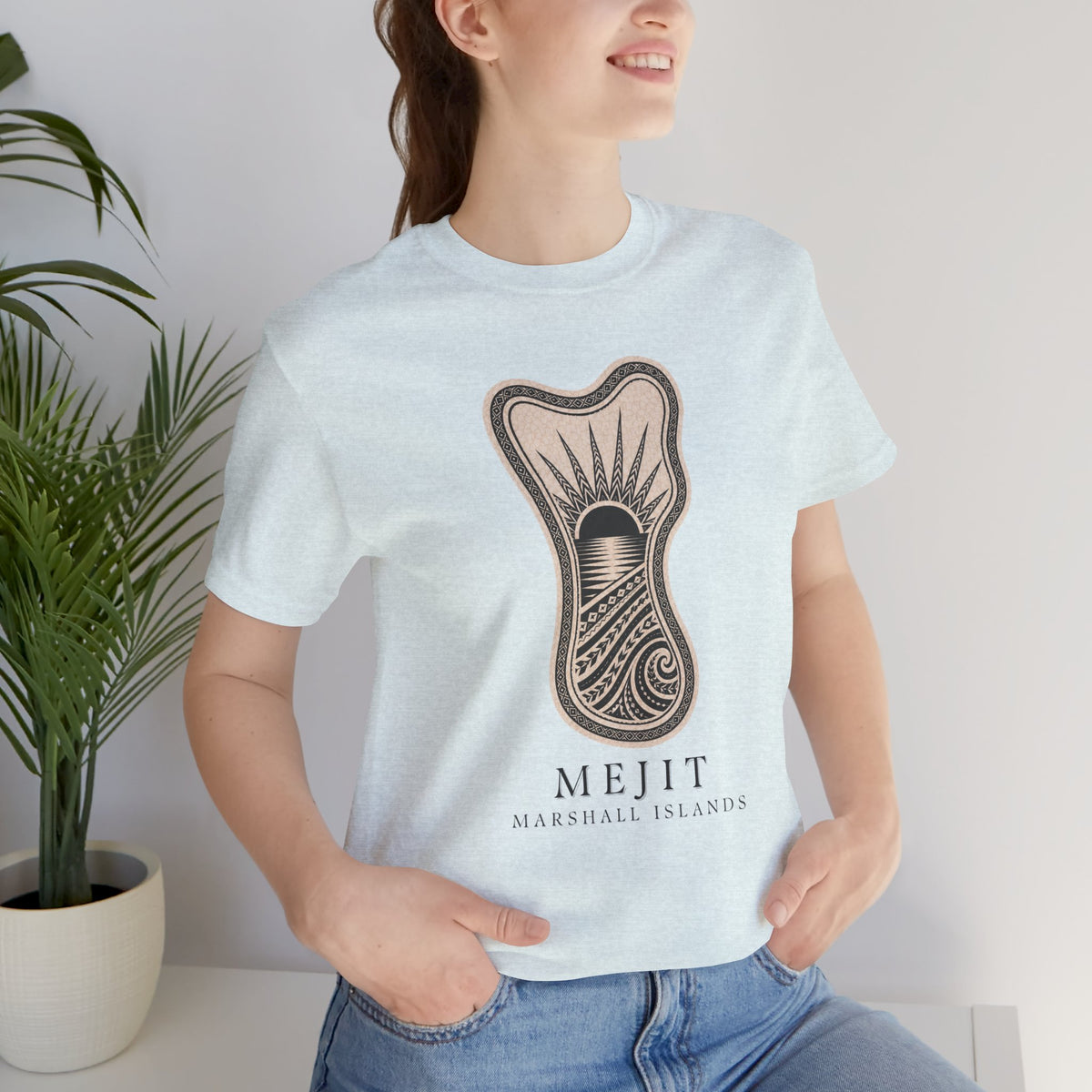 MEJIT Tribal Sun Unisex T-Shirt