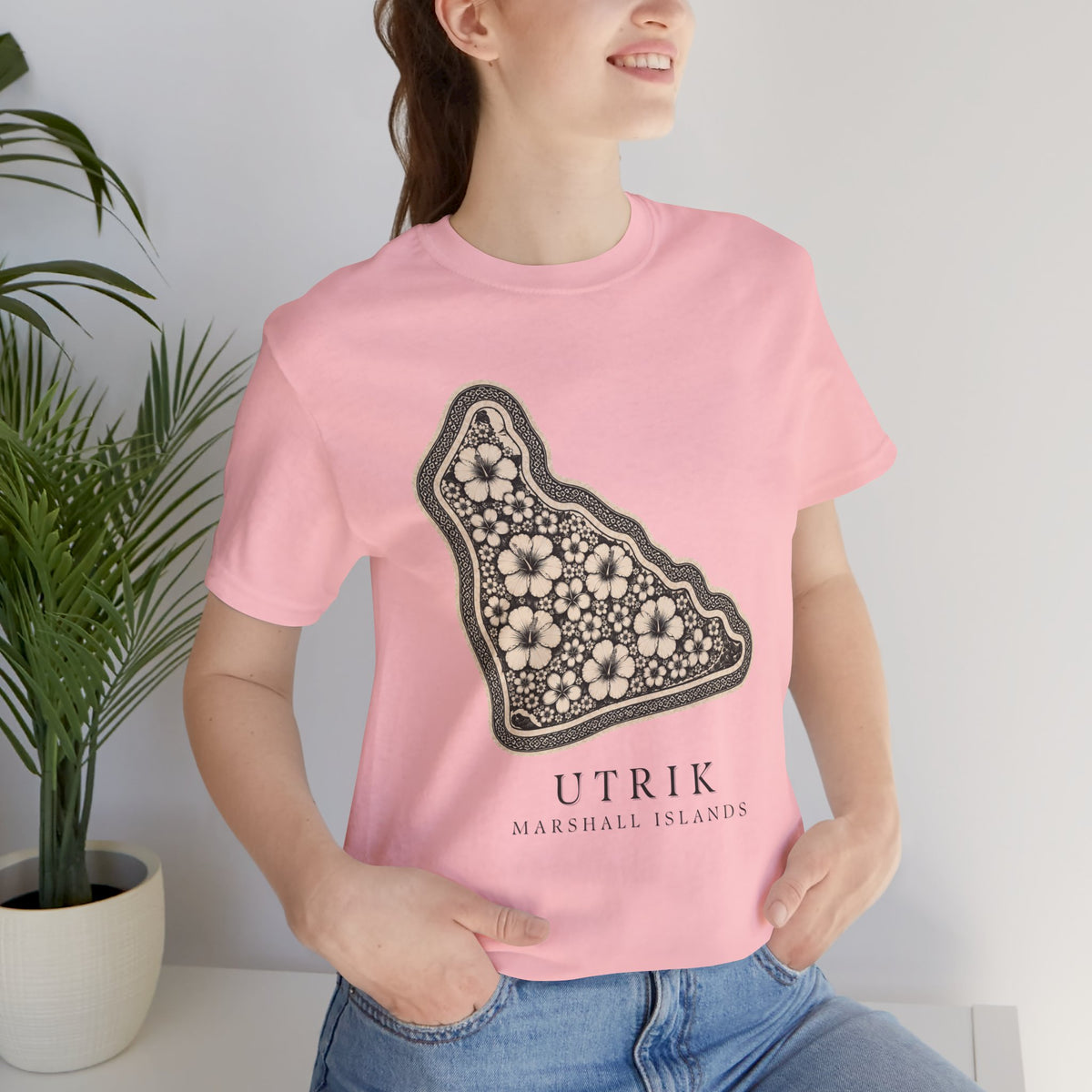 UTRIK Tribal Sun Unisex T-Shirt