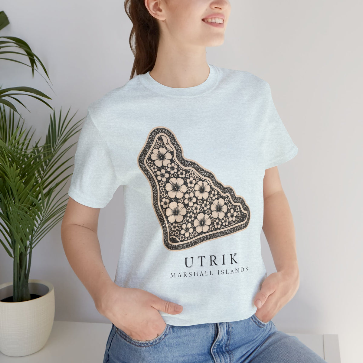 UTRIK Tribal Sun Unisex T-Shirt