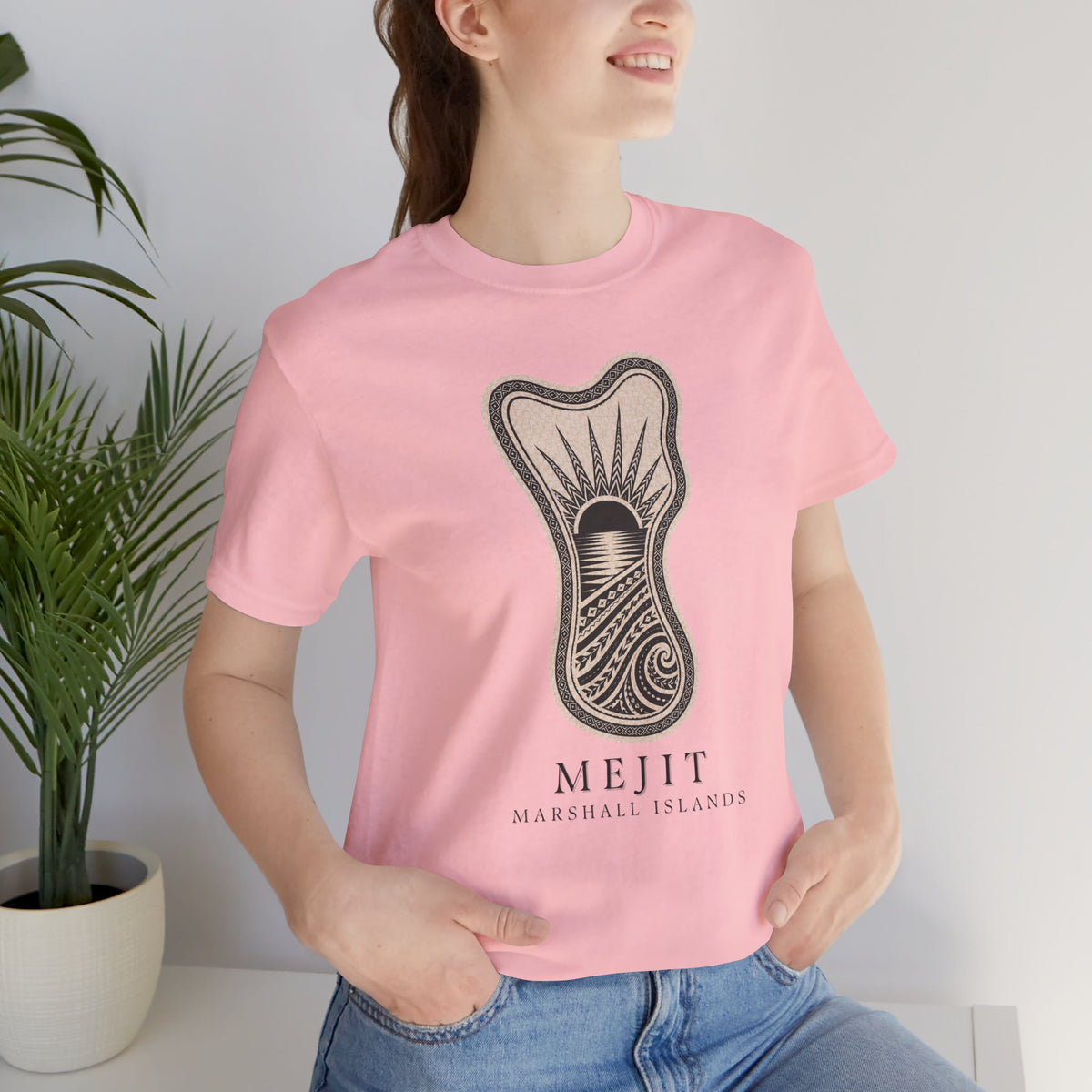 MEJIT Tribal Sun Unisex T-Shirt