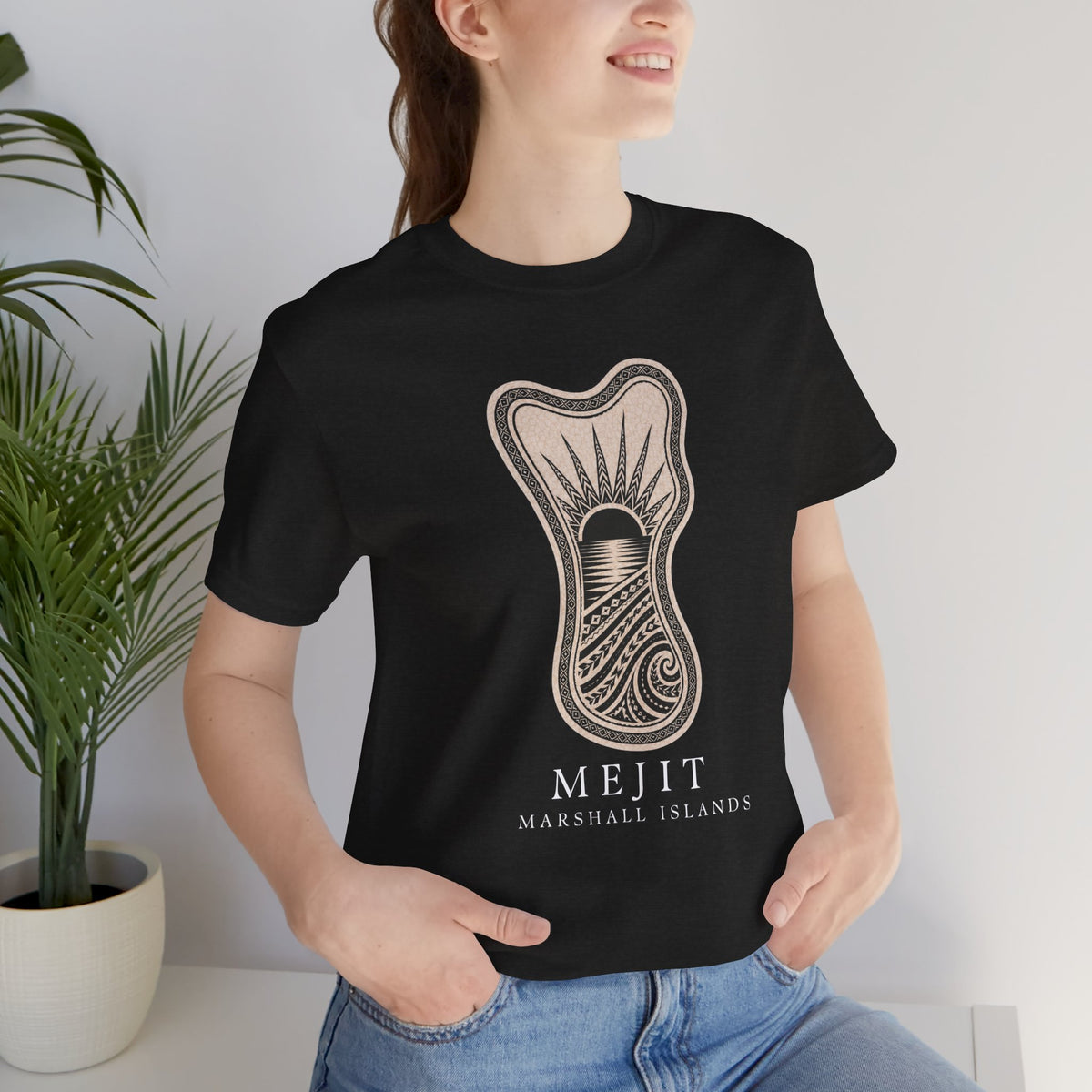 MEJIT Tribal Sun Unisex T-Shirt