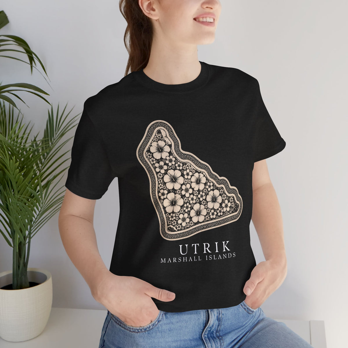 UTRIK Tribal Sun Unisex T-Shirt