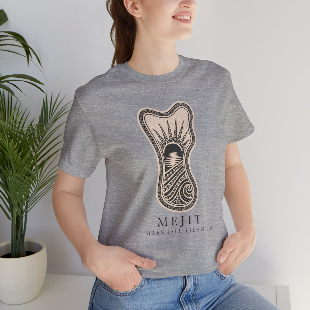 MEJIT Tribal Sun Unisex T-Shirt