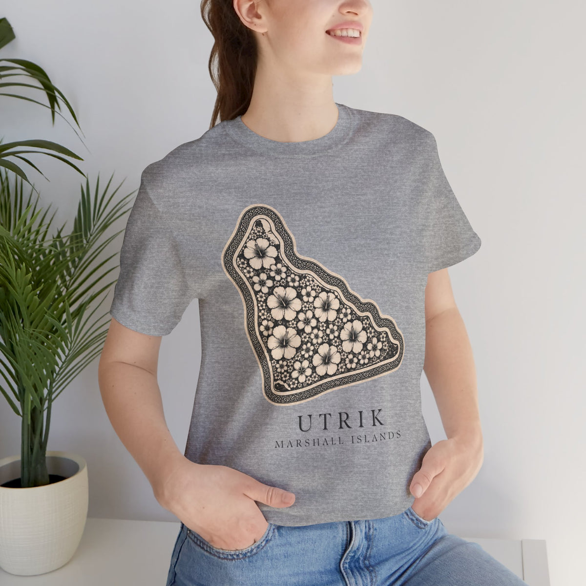 UTRIK Tribal Sun Unisex T-Shirt