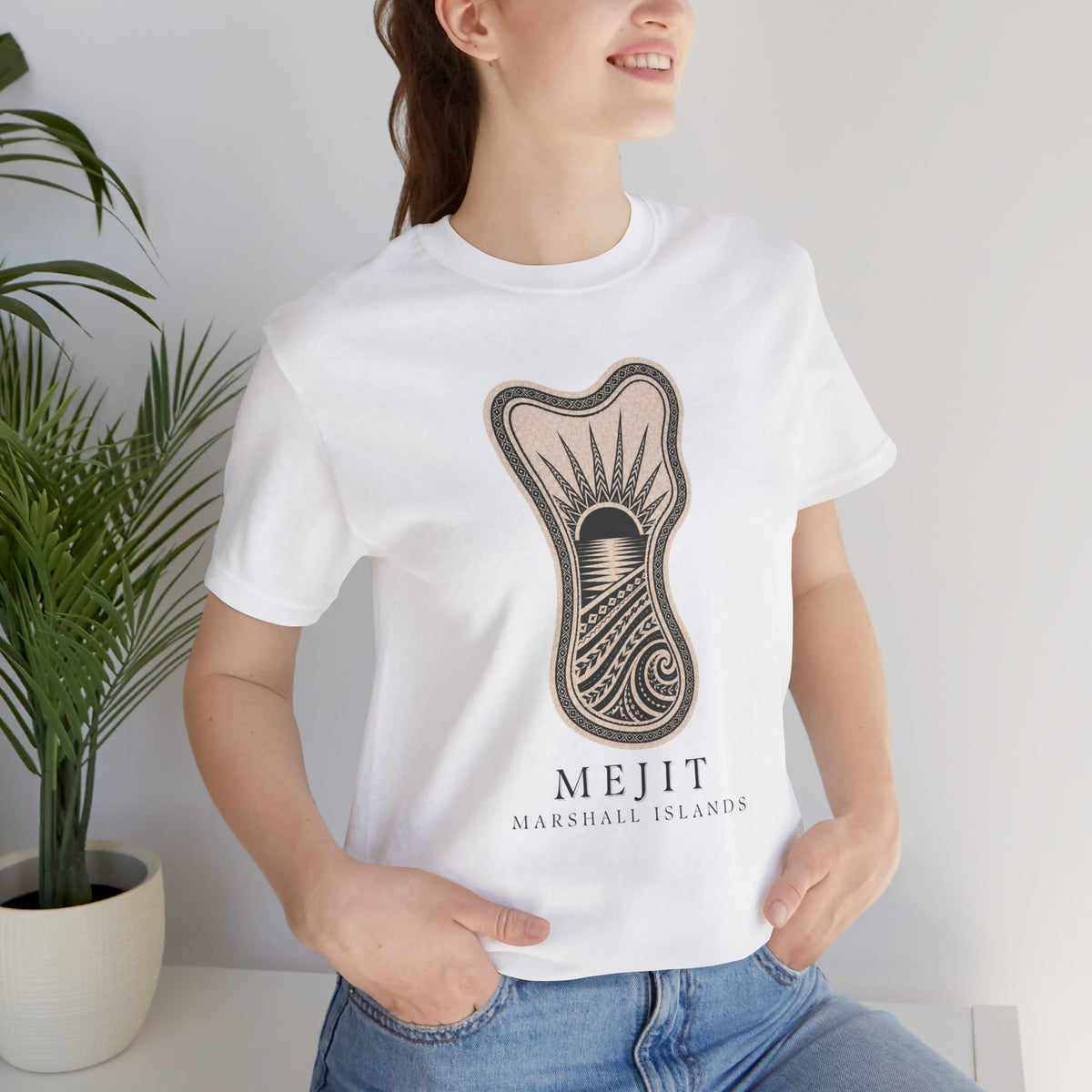 MEJIT Tribal Sun Unisex T-Shirt